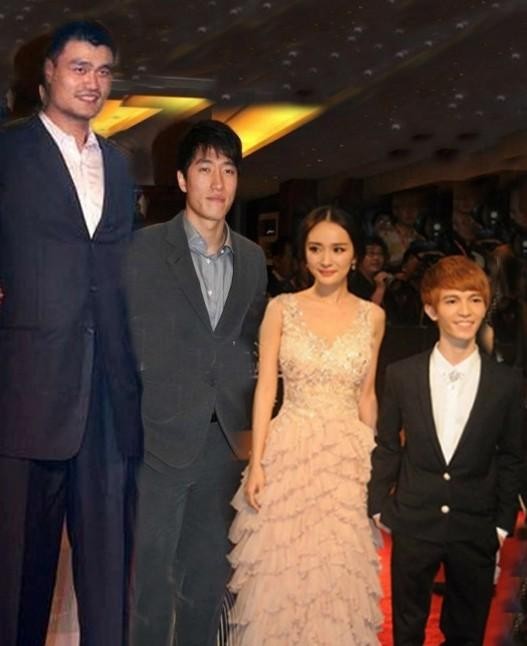 姚明与郭敬明合影太经典了,九大女星站姚明身边都只到姚明腋下”