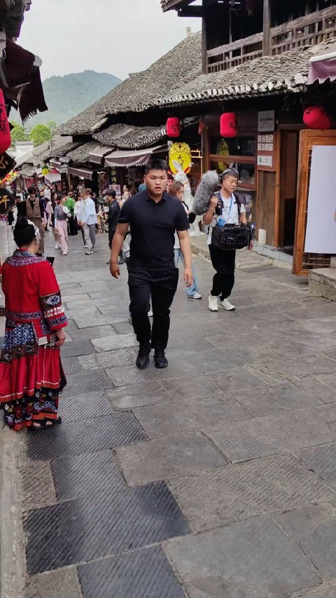 周深和聂远都是贵州的得嘛