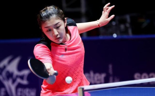 李晓霞暗助女乒24岁新王上位,替刘国梁解难,黄晓明反蹭表妹热度