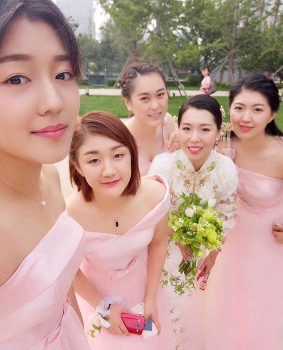 李晓霞暗助女乒24岁新王上位,替刘国梁解难,黄晓明反蹭表妹热度