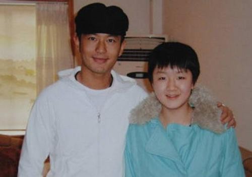 李晓霞暗助女乒24岁新王上位,替刘国梁解难,黄晓明反蹭表妹热度