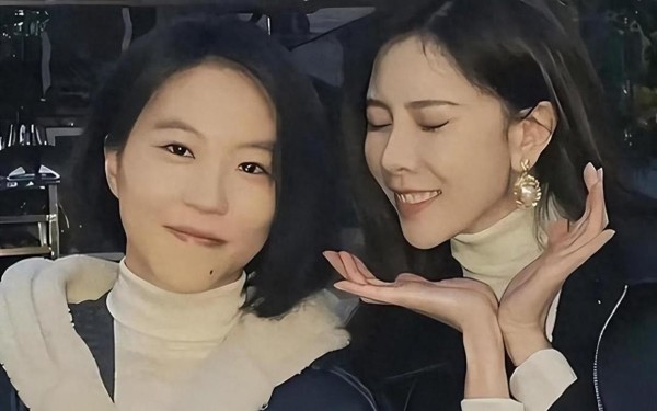 窦靖童牵手宋妍霏被拍,王菲女儿的感情选择为何让人意外?