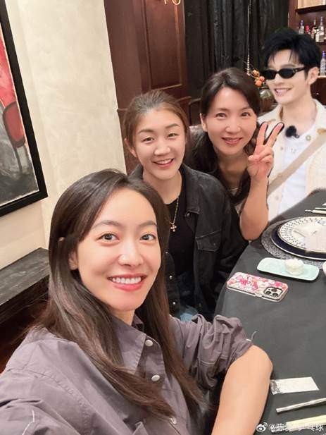 陈梦聚会照P上了黄晓明:云出席的晓明哥,大家都让你下次必须加入