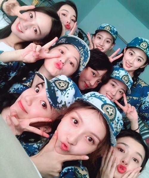 梦见自己同学和明星在一起了