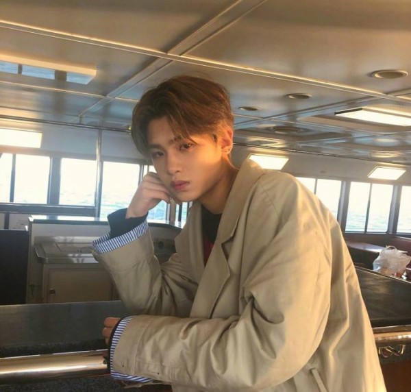 黄明昊粉丝吐槽乐华公司:一年追星花二十万,气得暴瘦十斤