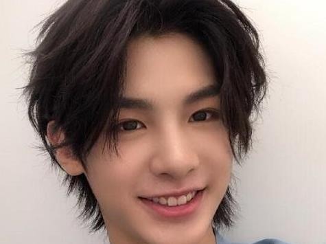 黄明昊生日应援公益先行,蔡徐坤、何炅等众多好友送祝福显人缘