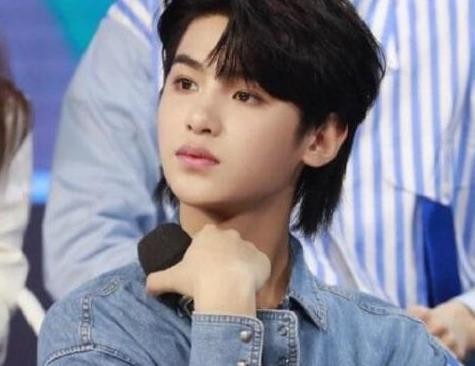 黄明昊生日应援公益先行,蔡徐坤、何炅等众多好友送祝福显人缘