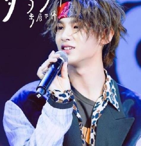 黄明昊生日应援公益先行,蔡徐坤、何炅等众多好友送祝福显人缘