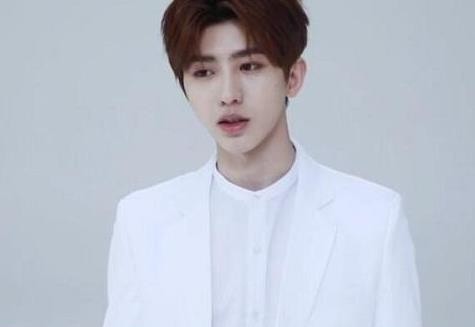 黄明昊生日应援公益先行,蔡徐坤、何炅等众多好友送祝福显人缘