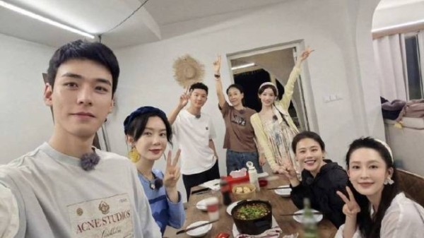 马思纯称《花少》聚会时长5小时起步 友情与真实感的见证