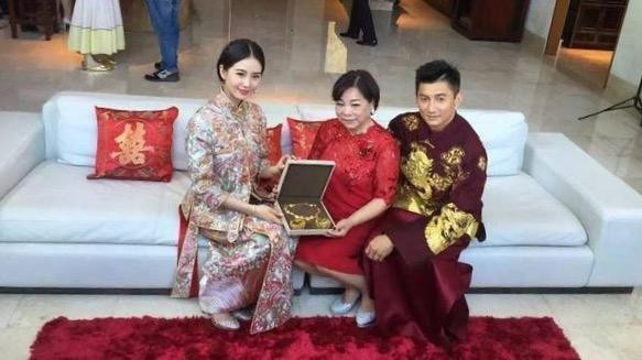 女星和婆婆同框?baby亲密,杨幂恭敬,陈妍希和婆婆像亲母女!