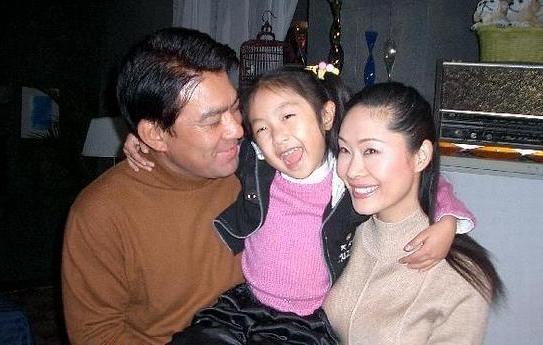 于文华鲜为人知的两段婚姻经历,女儿现在都这么大了