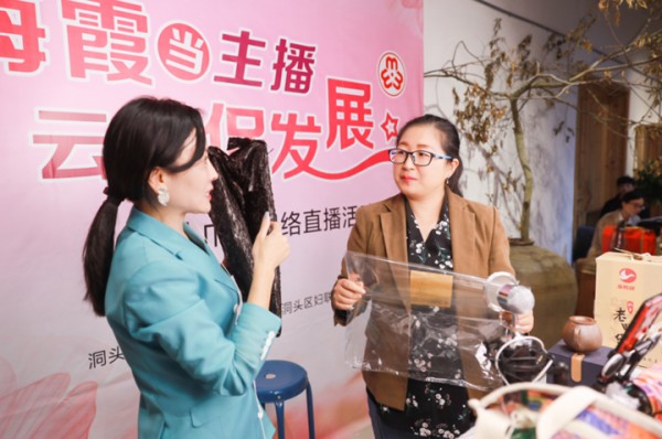 张继科空降直播间送签名爆款,安踏X快手主播丹分销专场GMV超2400万