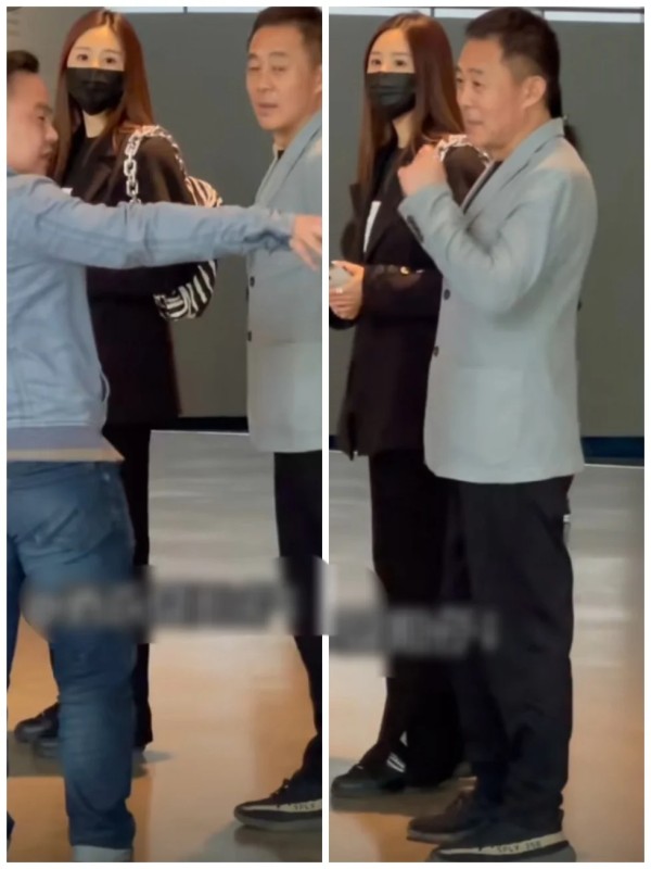 侯勇穿名牌鞋和小20岁娇妻看展,3任妻子都是校花?