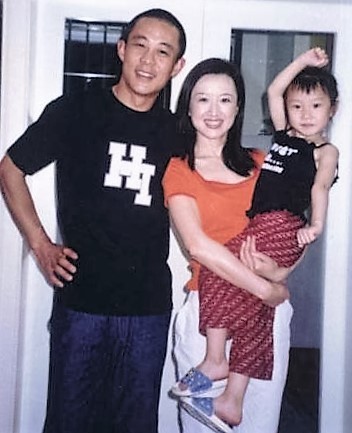 侯勇低调行婚礼,新娘年轻二十岁,原配沈蓉却因离异而精神受挫