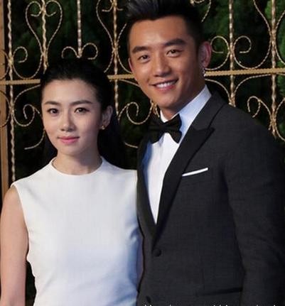 采访程晓玥提及男友郑恺时满面笑容，力破不和传闻