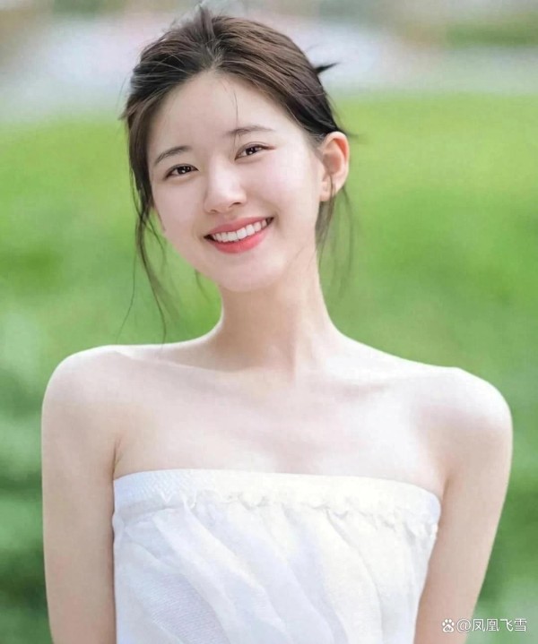 强哥跟着赵露思九年不换,最难时她转20万,这才是好老板