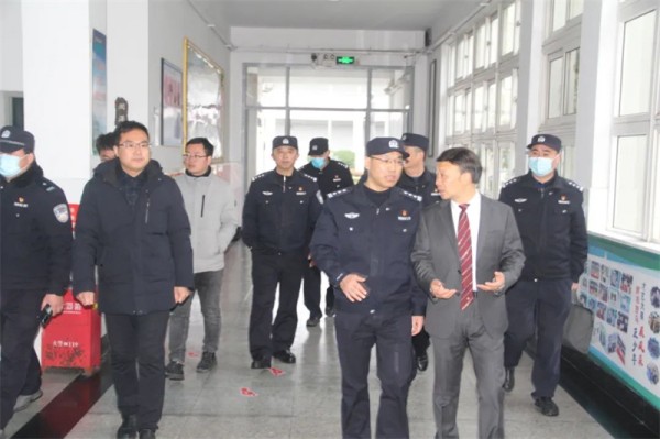 市公安局副局长丁锐一行检查指导淮外安全工作