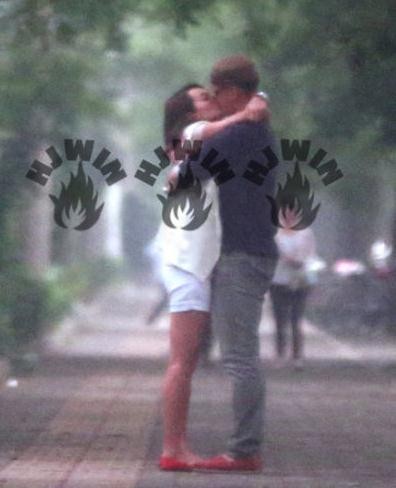 网曝朱丹与神秘男子街头拥吻