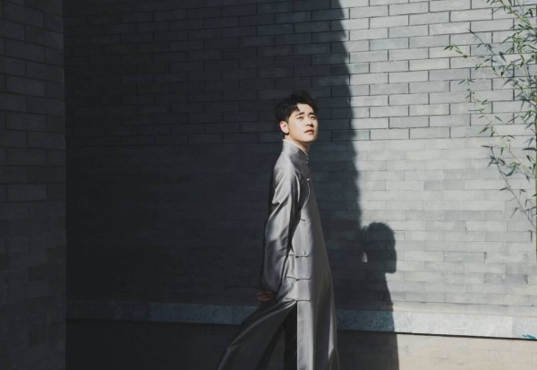 在饭店偶遇明星吃饭,两种人愿意为他们买单,一是粉丝,二是老板