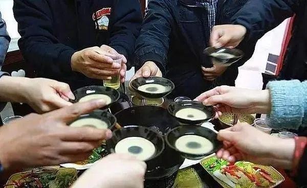 吃饭事小,出局事大!商场大佬们的饭局规则