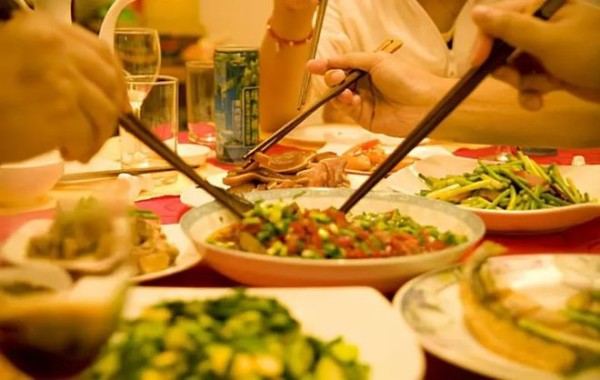 跟领导请客吃饭,记住这8条“饭局规矩”,领导会更器重你