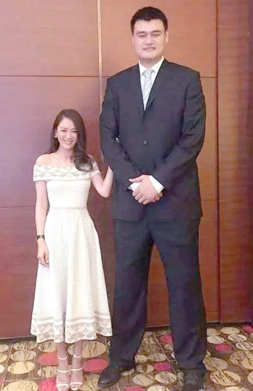 姚明与众多明星同台:横跨文体界的璀璨合影