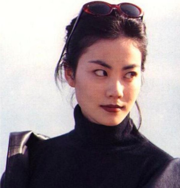 明星与警察合照,马云黄渤像被捕一样,王菲气势全无,成龙最淡定