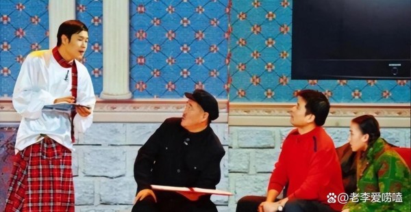 别只看小沈阳,看看背后的警察!数万人潮被他们拿捏得死死的