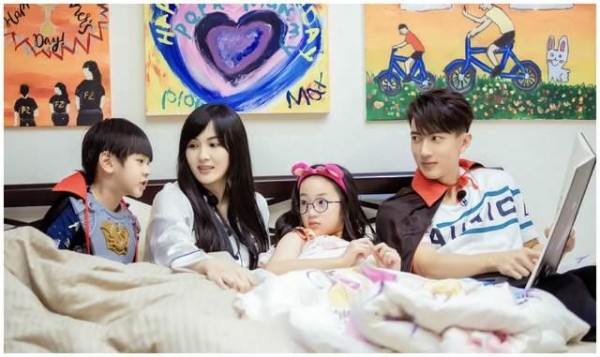 吴尊陪儿女打篮球受伤,淡定自拍,为你们而存在!