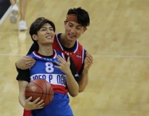 炎亚纶谈吴尊退出飞轮海原因,回应不是朋友言论,称永远是好兄弟