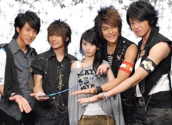 炎亚纶谈吴尊退出飞轮海原因,回应不是朋友言论,称永远是好兄弟