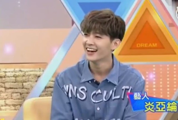 炎亚纶谈吴尊退出飞轮海原因,回应不是朋友言论,称永远是好兄弟