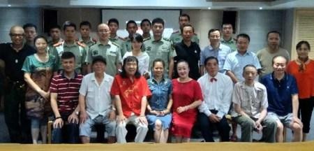 南京残疾人拥军爱民服务队,到警营送节目和书法作品