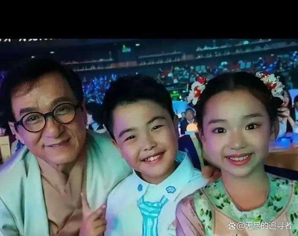 成龙真的是太给陈思诚佟丽娅面子了跟着朵朵