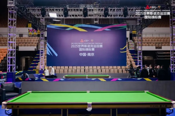 台球赛场背后的他们 如何守护每一杆完美击球?