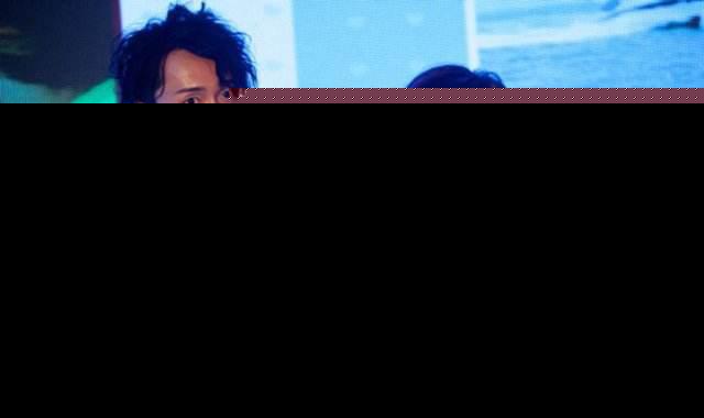 关谷神奇王传君与唐悠悠邓家佳互动,网友:像是老情人打招呼!