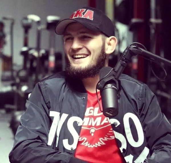 小鹰与嘴炮赛后互动与未来挑战