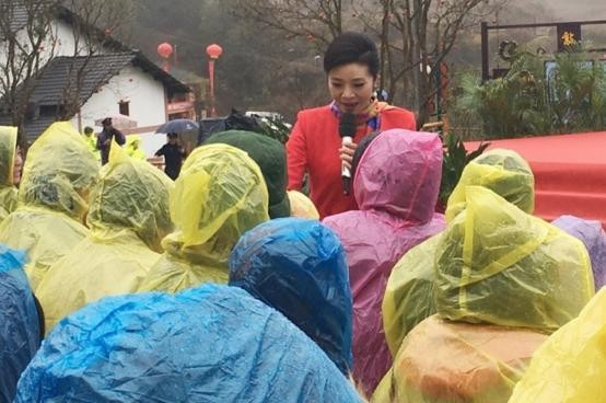 著名歌唱家李丹阳近照, 舅舅背景太强, 曾开宝马与交警对撕惹非议