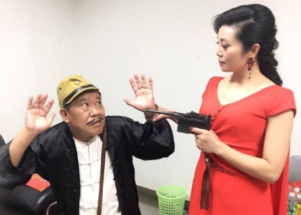 著名歌唱家李丹阳近照, 舅舅背景太强, 曾开宝马与交警对撕惹非议