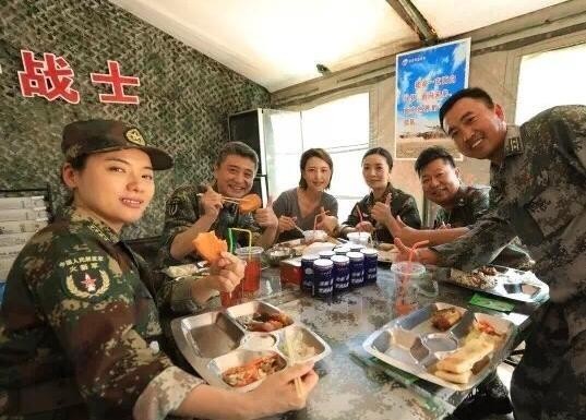 著名歌唱家李丹阳近照, 舅舅背景太强, 曾开宝马与交警对撕惹非议