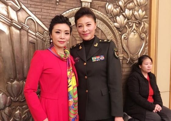 著名歌唱家李丹阳近照, 舅舅背景太强, 曾开宝马与交警对撕惹非议