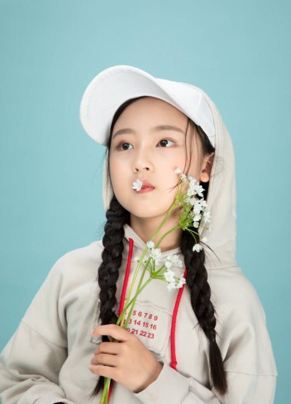 有种长大叫《少年时代》,看了张婉儿现在穿高跟鞋的样子,这也太潮了吧