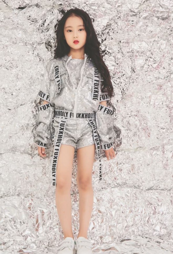 有种长大叫《少年时代》,看了张婉儿现在穿高跟鞋的样子,这也太潮了吧