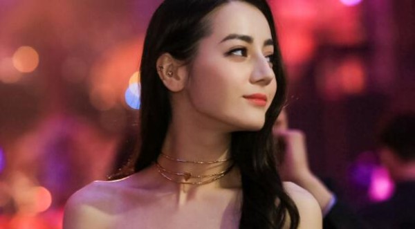 迪丽热巴是谁旗下的艺人