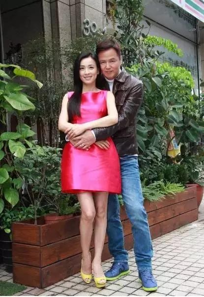 同是嫁富豪,张庭毁别人脸,徐子淇成生产机器,郭晶晶却公开发糖