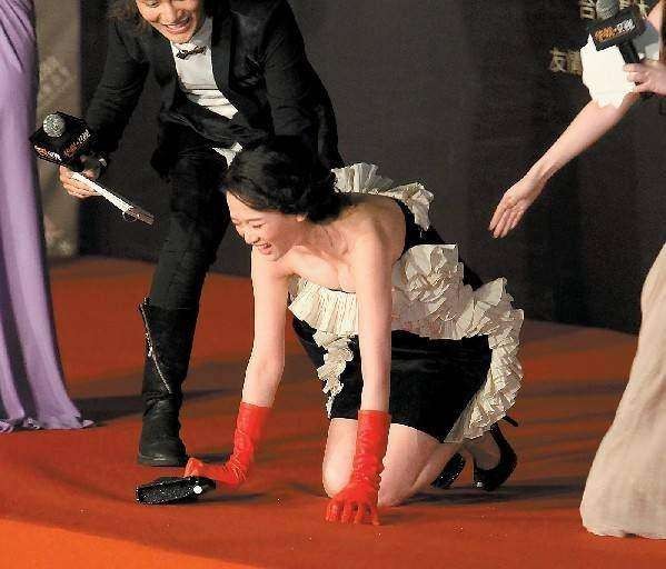 舞台上不幸“出丑”的5大女星,最后一位丢脸丢出了国际!