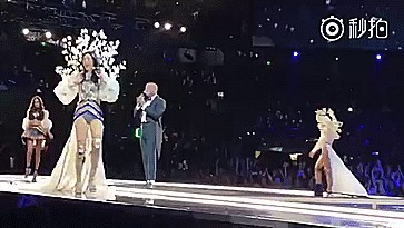 舞台上不幸“出丑”的5大女星,最后一位丢脸丢出了国际!