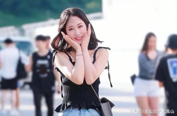 如何跟女孩子聊天增进感情,只需要聊这些话题