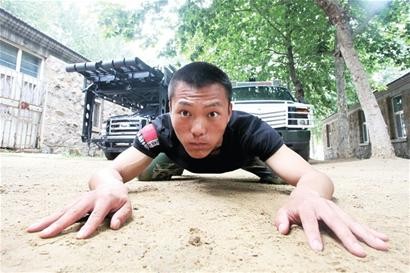 功夫武警身怀少林童子功绝技 可单挑6壮汉